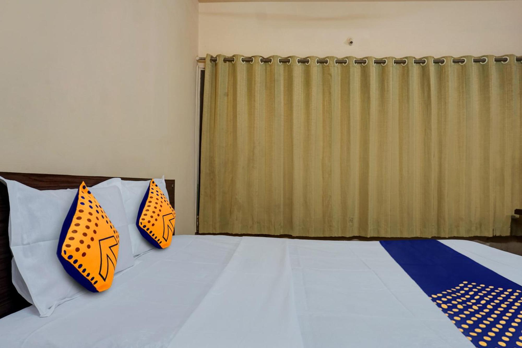 Hotel O Akash Lodge Lātūr Екстериор снимка