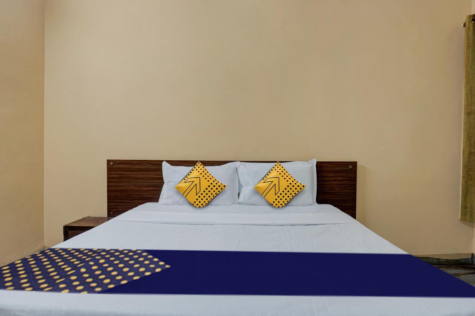 Hotel O Akash Lodge Lātūr Екстериор снимка