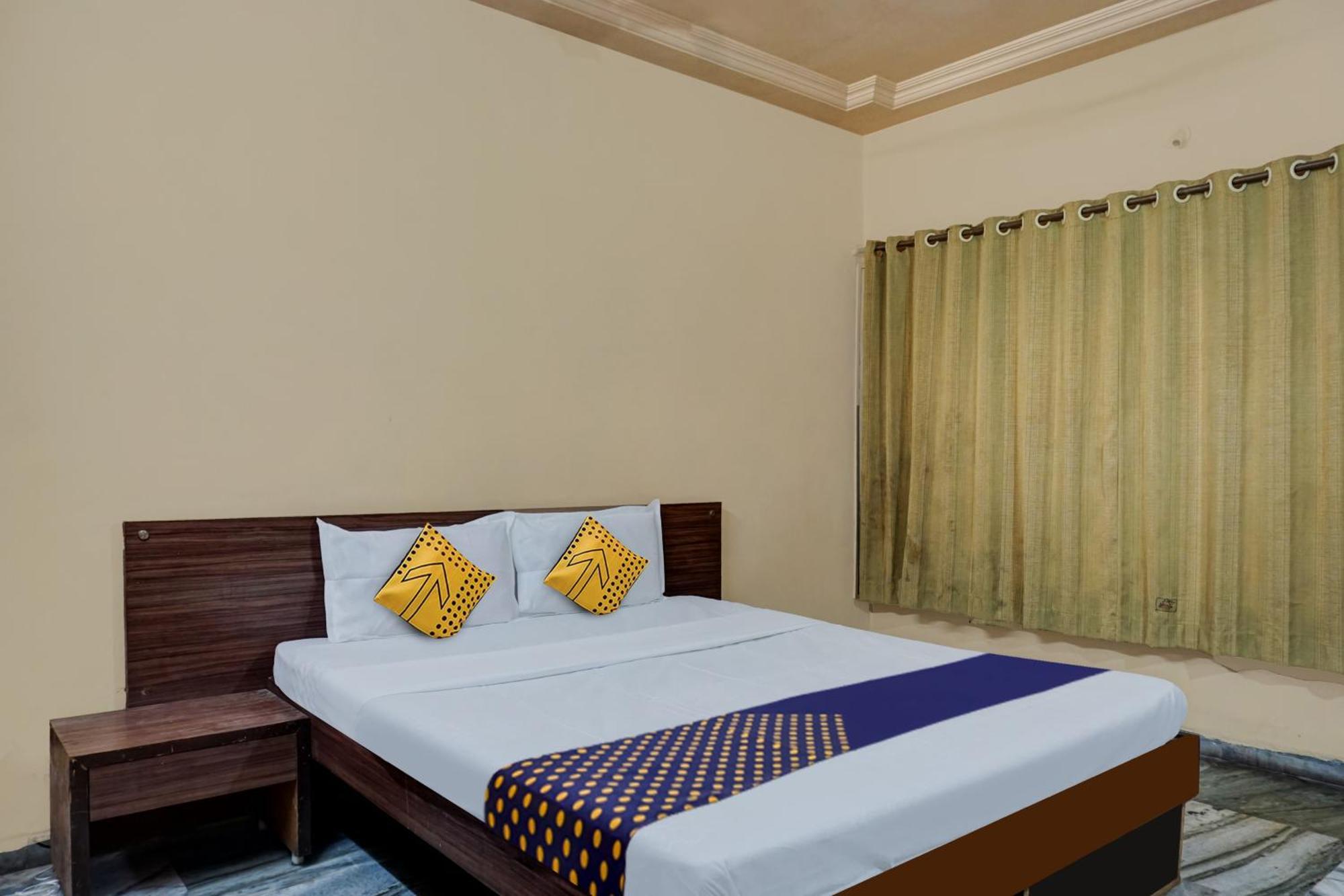 Hotel O Akash Lodge Lātūr Екстериор снимка